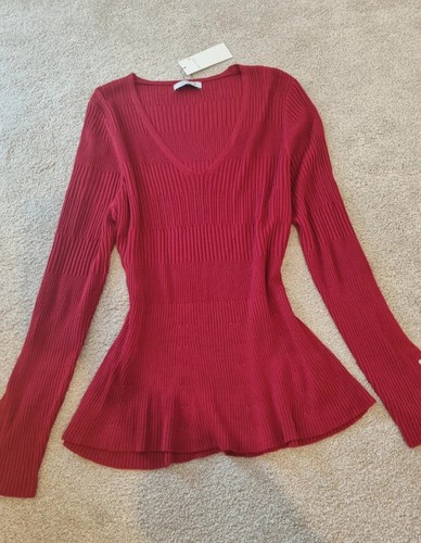Bnwt per una red ribbed - una, v-neck